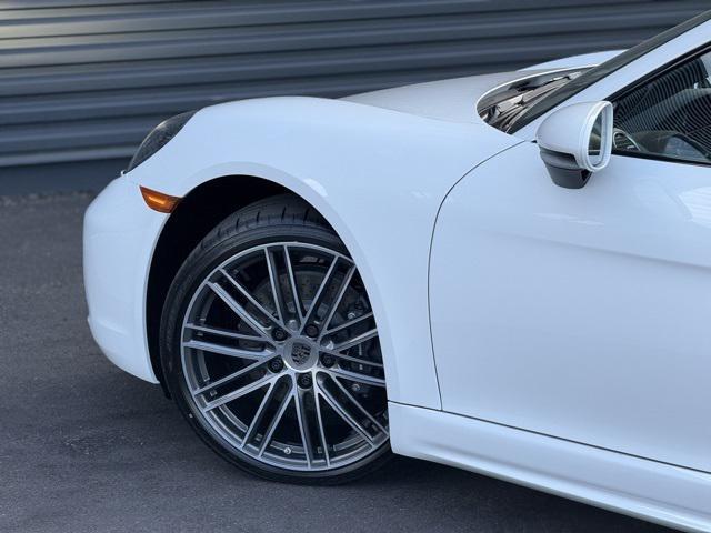 Photo of 2025 White Porsche 718 Cayman