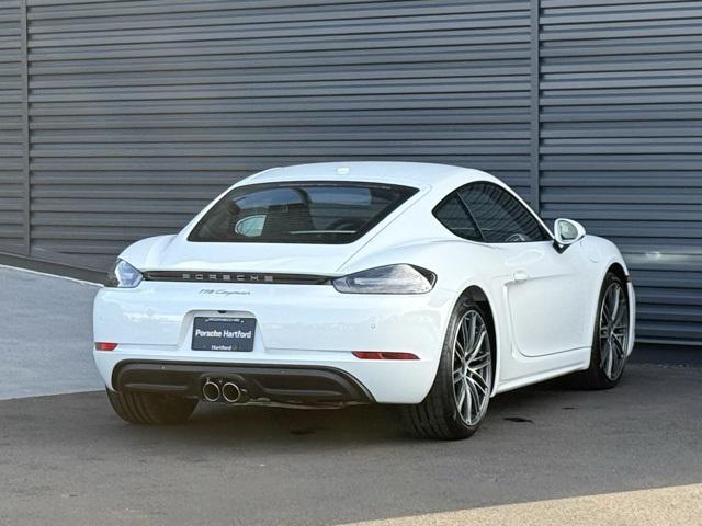 Photo of 2025 White Porsche 718 Cayman