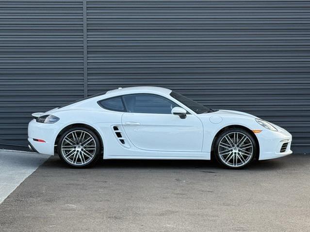 Photo of 2025 White Porsche 718 Cayman