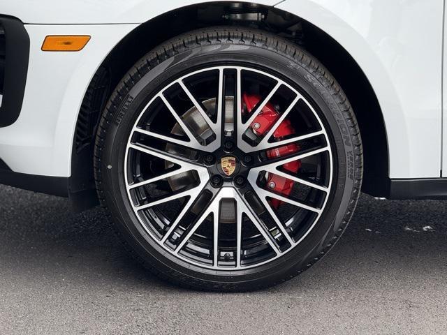 Photo of 2025 Carrara White Metallic Porsche Macan