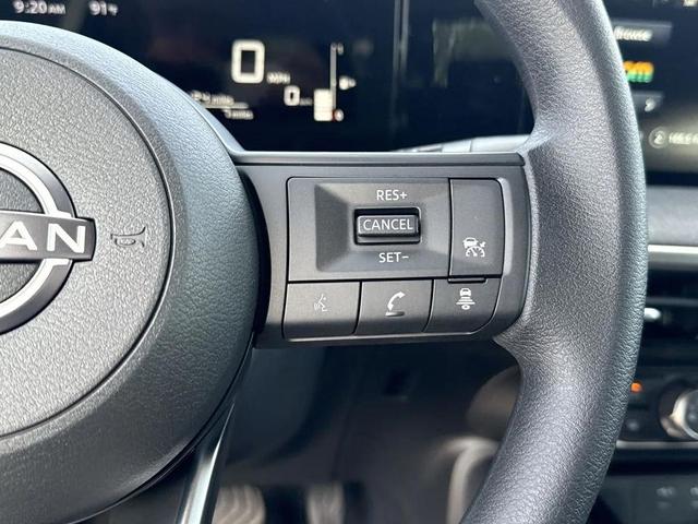 Photo of 2025 KH3 Super Blac Nissan Kicks