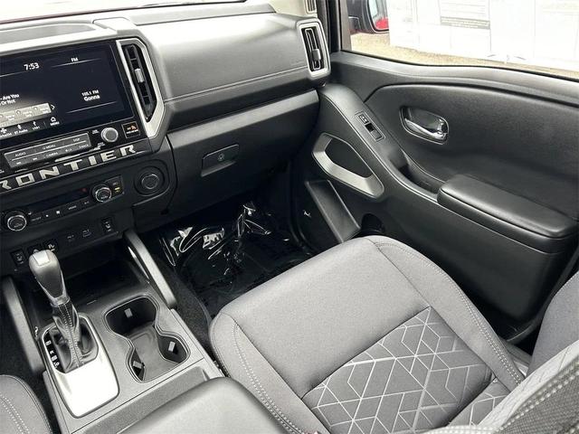 Photo of 2025 Glacier White Nissan Frontier