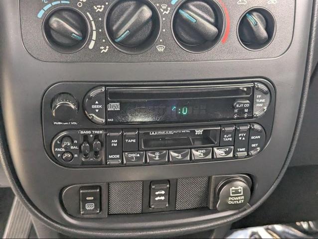 Photo of 2005 Cool Vanilla Clearcoat Chrysler PT Cruiser
