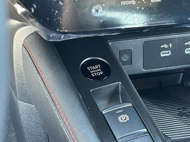Photo of 2025 Super Black Nissan Kicks