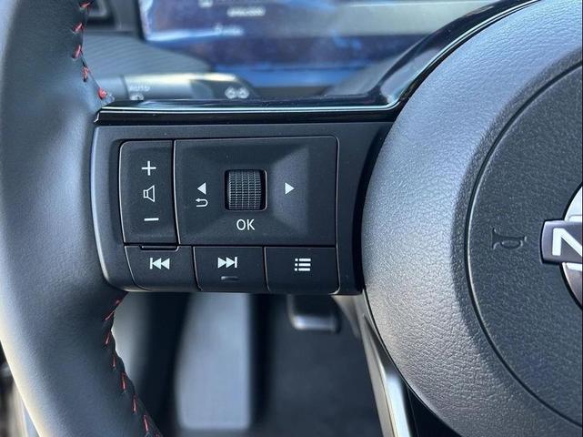 Photo of 2025 Super Black Nissan Kicks