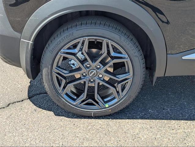 Photo of 2025 Super Black Nissan Kicks