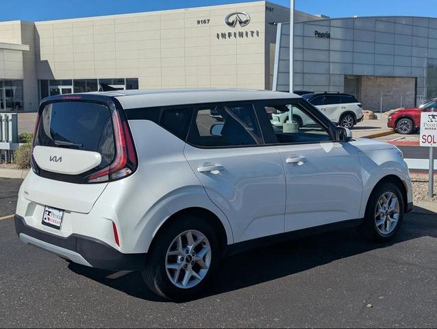 Photo of 2023 Snow White Pearl Kia Soul