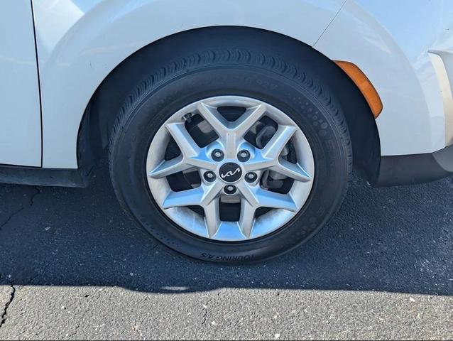 Photo of 2023 Snow White Pearl Kia Soul