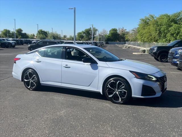 Photo of 2024 Pearl White Tricoat Nissan Altima