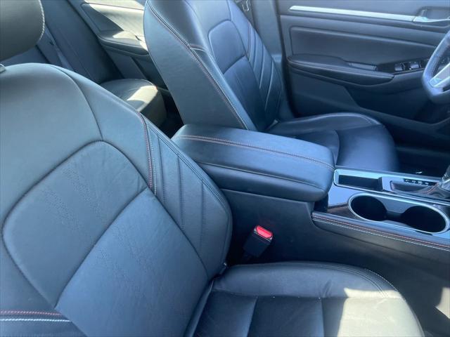 Photo of 2024 Pearl White Tricoat Nissan Altima