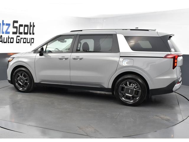 Photo of 2025 CERAMIC SILVER Kia Carnival Hybrid