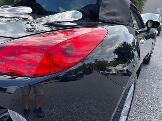 Photo of 2006 Mysterious (Black) Pontiac Solstice