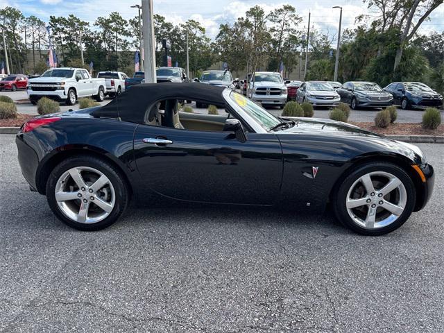 Photo of 2006 Mysterious (Black) Pontiac Solstice