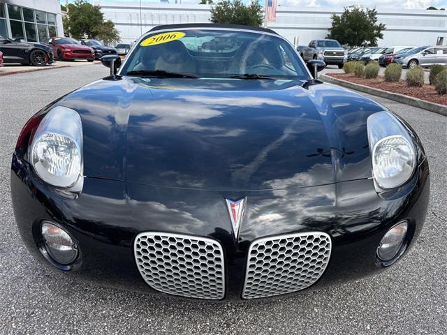 Photo of 2006 Mysterious (Black) Pontiac Solstice