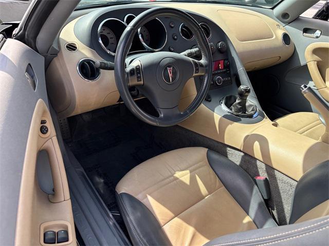 Photo of 2006 Mysterious (Black) Pontiac Solstice