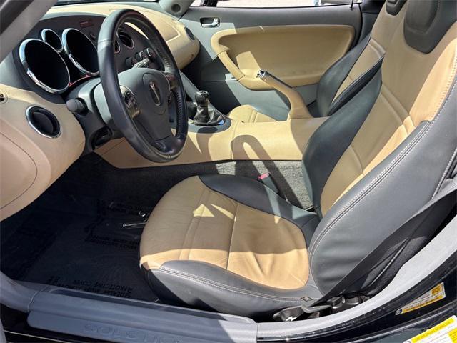 Photo of 2006 Mysterious (Black) Pontiac Solstice