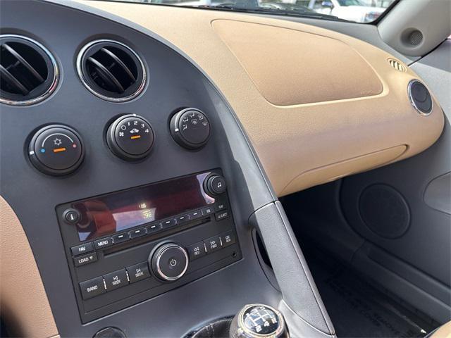 Photo of 2006 Mysterious (Black) Pontiac Solstice
