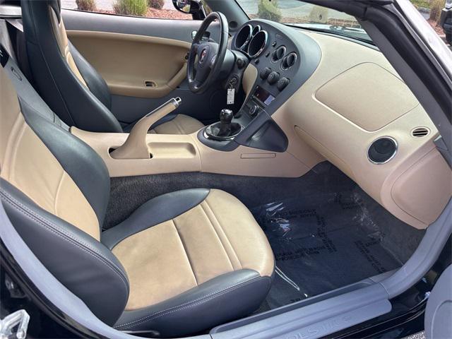 Photo of 2006 Mysterious (Black) Pontiac Solstice