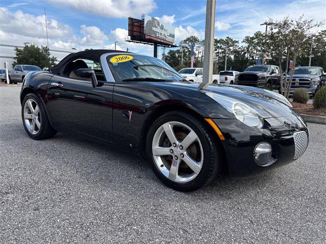 Photo of 2006 Mysterious (Black) Pontiac Solstice