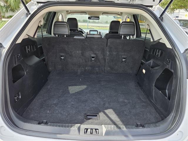 Photo of 2021 Oxford White Ford Edge