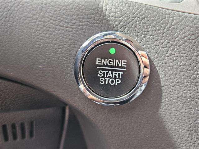 Photo of 2021 Oxford White Ford Edge