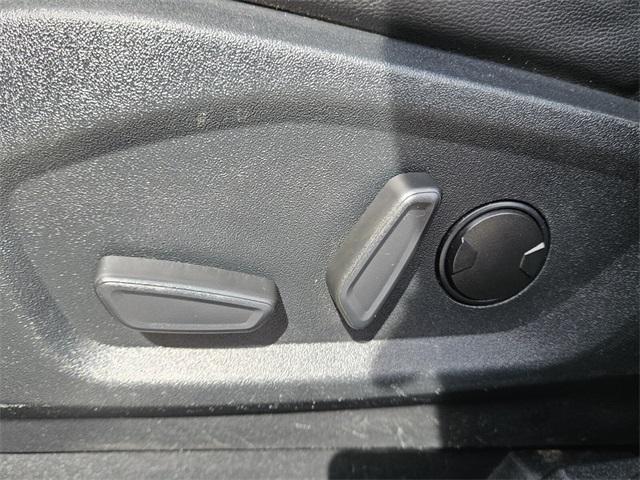 Photo of 2021 Oxford White Ford Edge