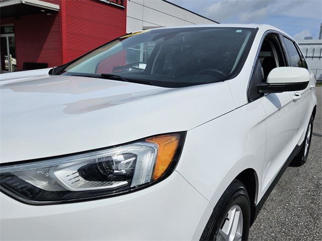 Photo of 2021 Oxford White Ford Edge