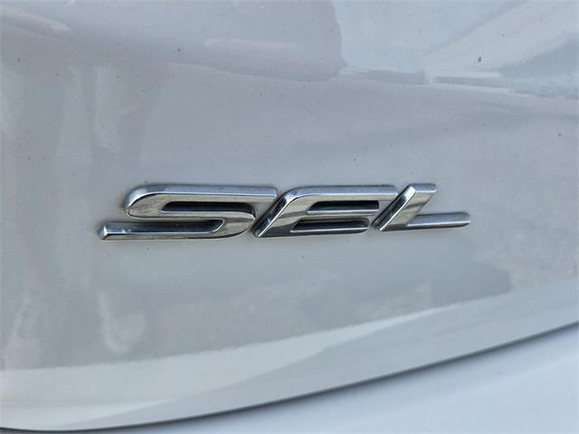 Photo of 2021 Oxford White Ford Edge