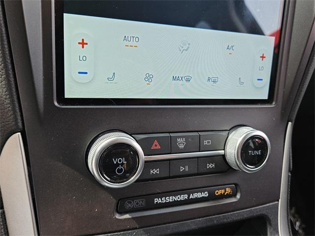 Photo of 2021 Oxford White Ford Edge