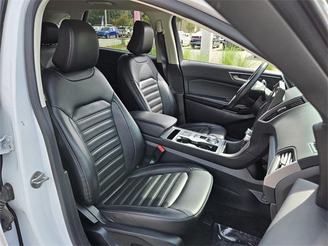 Photo of 2021 Oxford White Ford Edge
