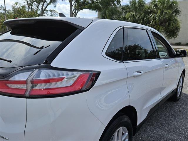 Photo of 2021 Oxford White Ford Edge