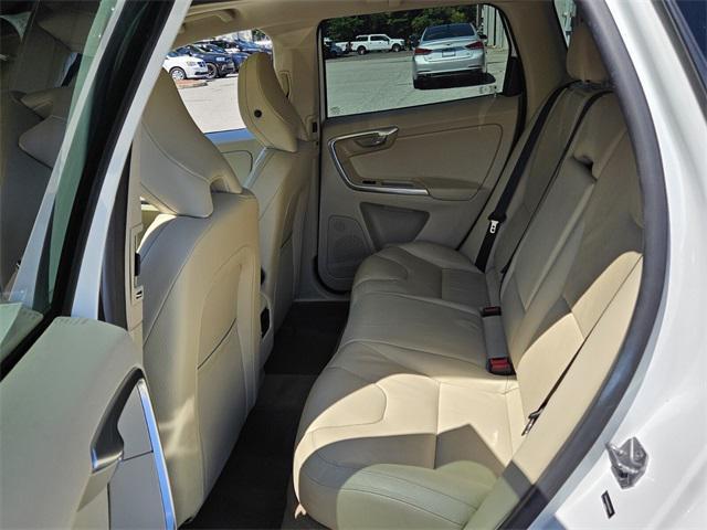 Photo of 2014 White Volvo XC60