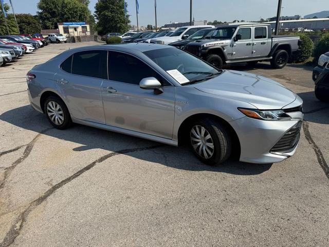 Photo of 2018 Celestial Silver Metallic Toyota Camry Hybrid