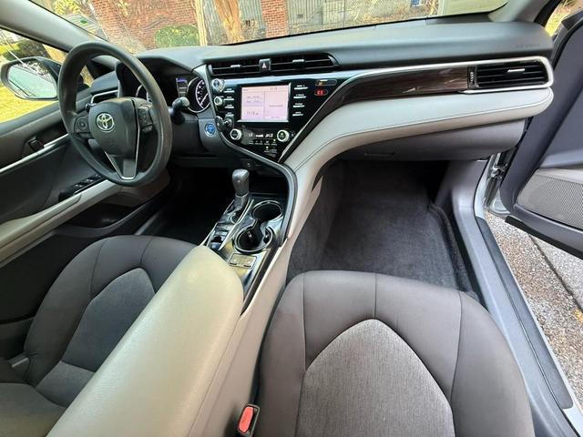Photo of 2018 Celestial Silver Metallic Toyota Camry Hybrid