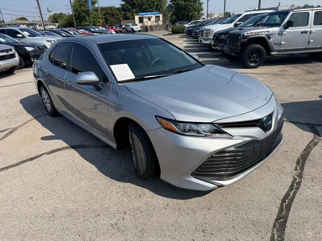 Photo of 2018 Celestial Silver Metallic Toyota Camry Hybrid