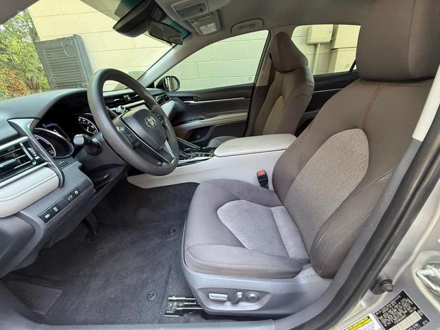 Photo of 2018 Celestial Silver Metallic Toyota Camry Hybrid