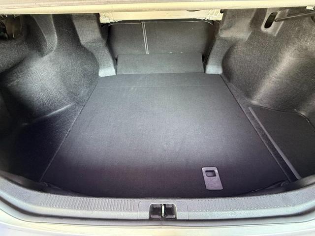Photo of 2018 Celestial Silver Metallic Toyota Camry Hybrid