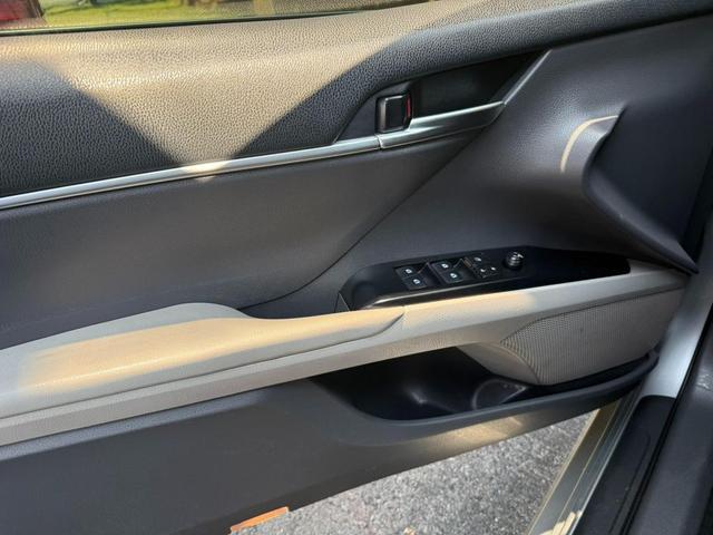 Photo of 2018 Celestial Silver Metallic Toyota Camry Hybrid