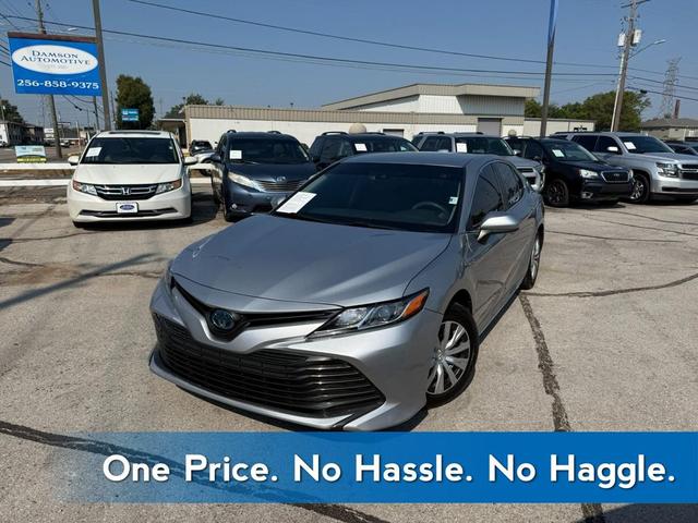 Photo of 2018 Celestial Silver Metallic Toyota Camry Hybrid