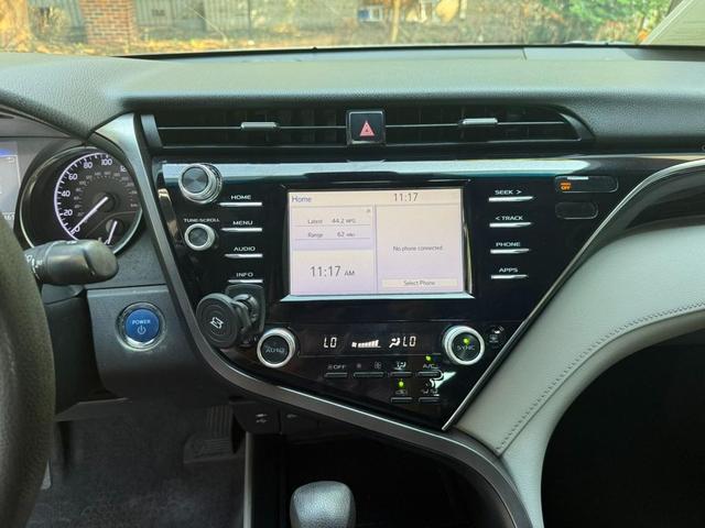 Photo of 2018 Celestial Silver Metallic Toyota Camry Hybrid