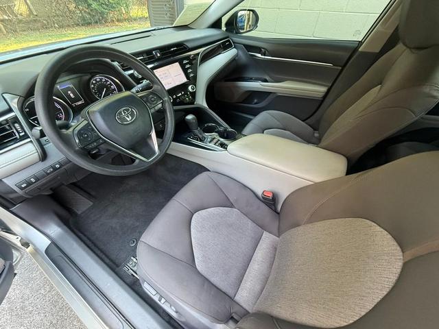 Photo of 2018 Celestial Silver Metallic Toyota Camry Hybrid