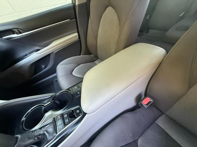 Photo of 2018 Celestial Silver Metallic Toyota Camry Hybrid
