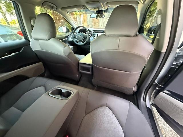 Photo of 2018 Celestial Silver Metallic Toyota Camry Hybrid