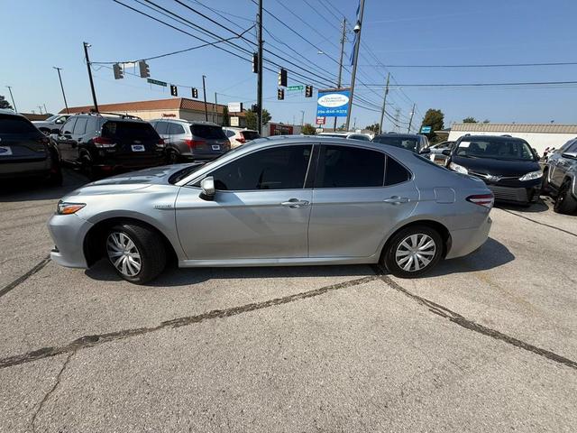 Photo of 2018 Celestial Silver Metallic Toyota Camry Hybrid