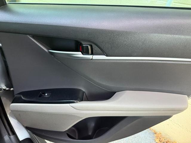 Photo of 2018 Celestial Silver Metallic Toyota Camry Hybrid