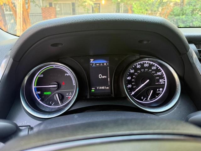 Photo of 2018 Celestial Silver Metallic Toyota Camry Hybrid