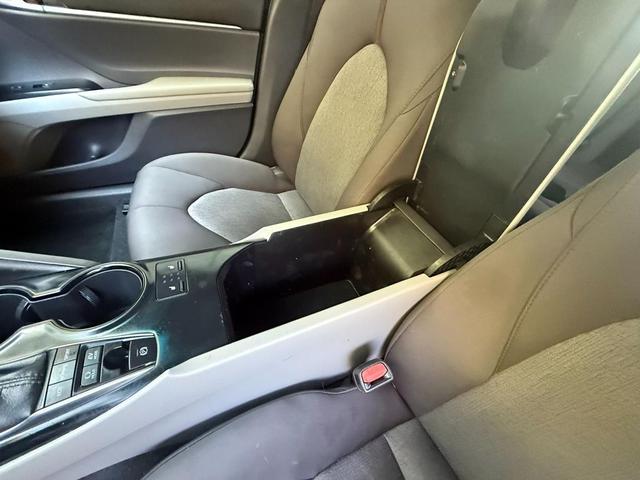 Photo of 2018 Celestial Silver Metallic Toyota Camry Hybrid