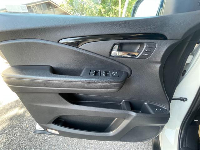 Photo of 2019 White Diamond Pearl Honda Pilot