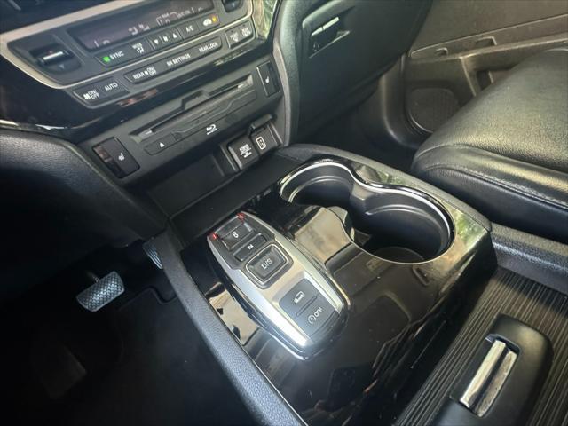Photo of 2019 White Diamond Pearl Honda Pilot