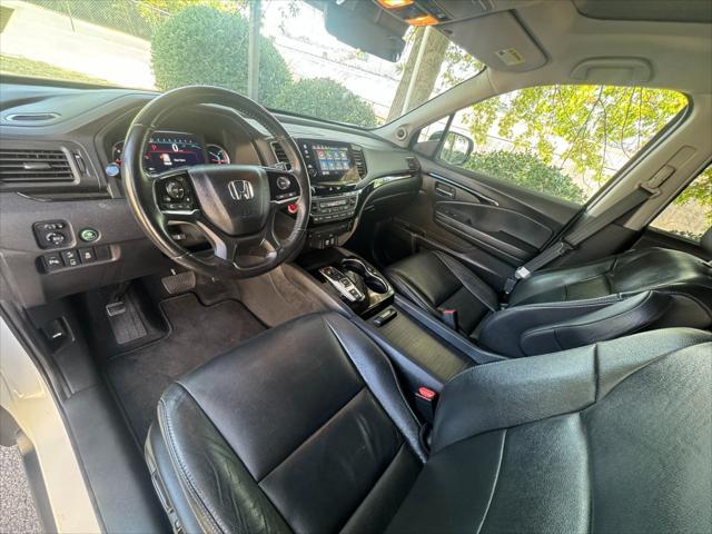 Photo of 2019 White Diamond Pearl Honda Pilot